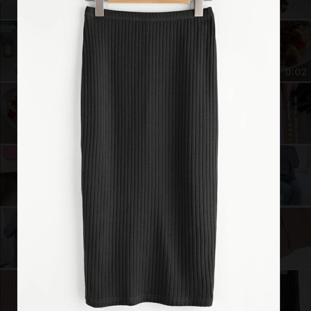 ✨HP✨Black rib knit skirt
